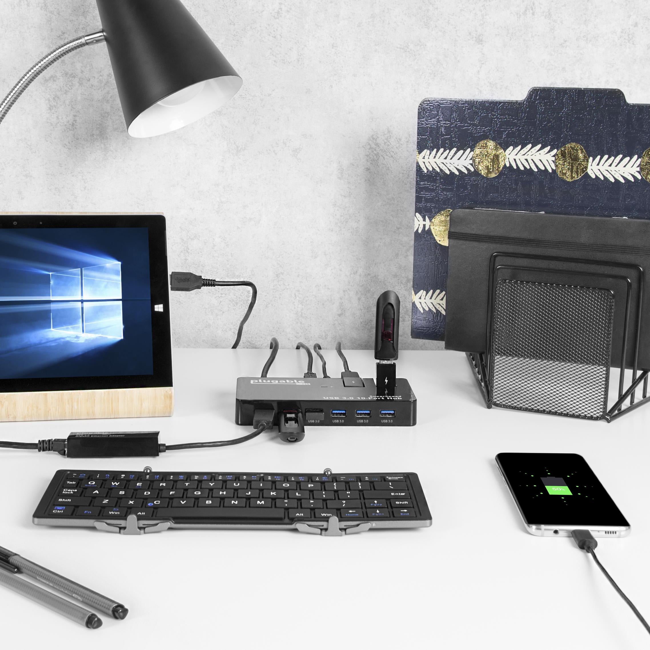plugable-usb-3-0-10-port-hub-with-50w-power-adapter image 2