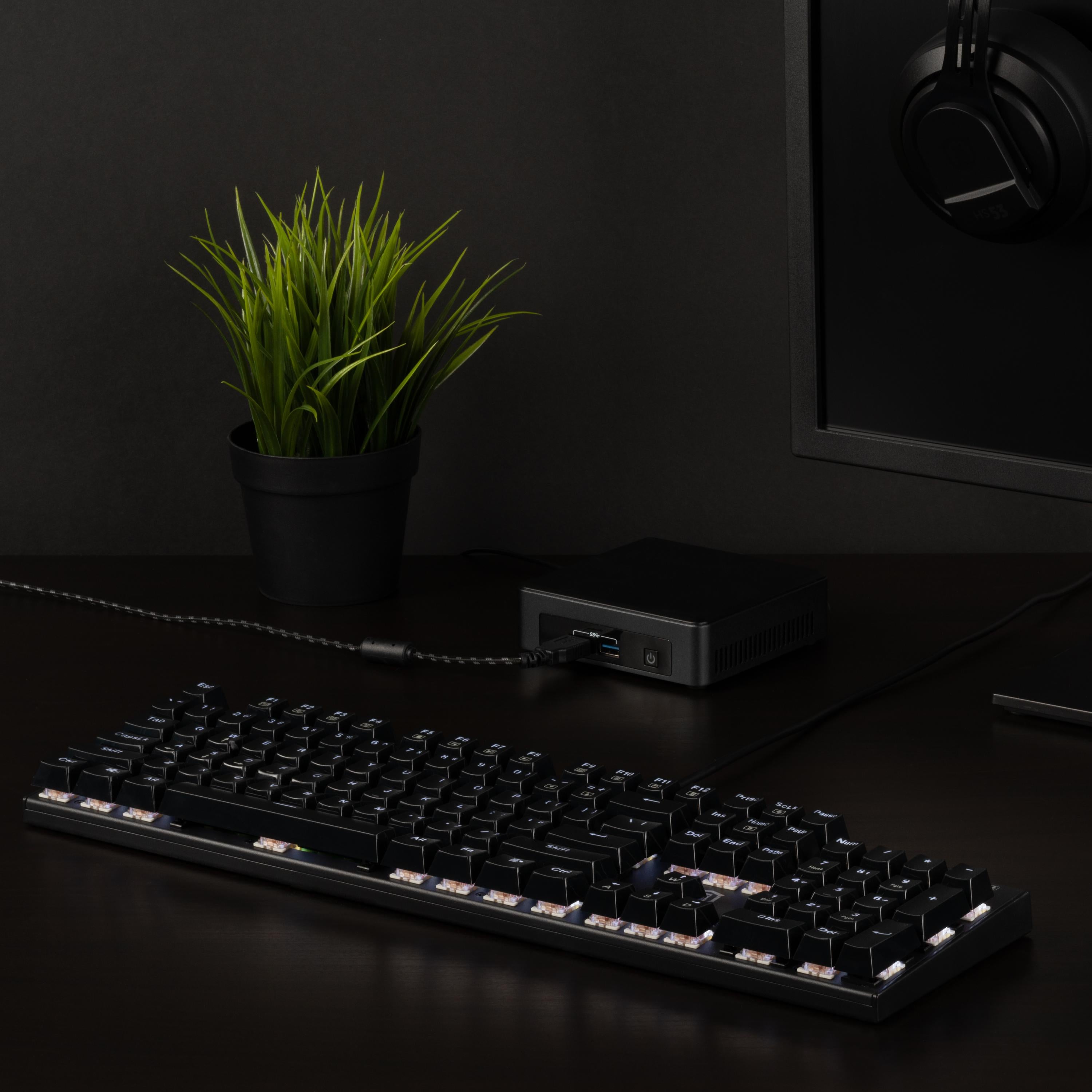plugable-full-size-104-key-mechanical-keyboard-with-blue-style-switches image 6