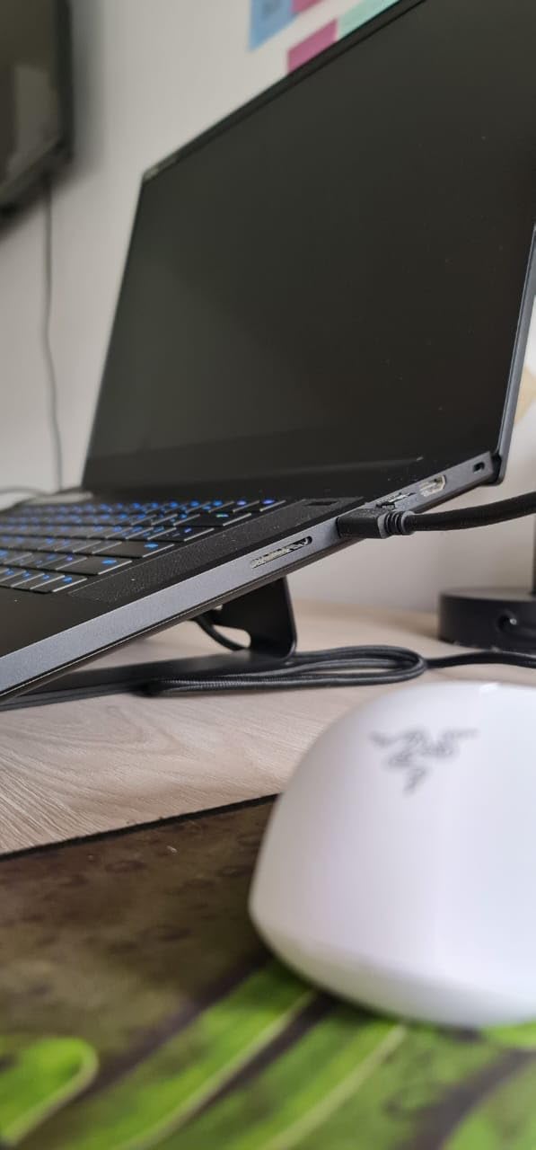 Solid stand and handy hub