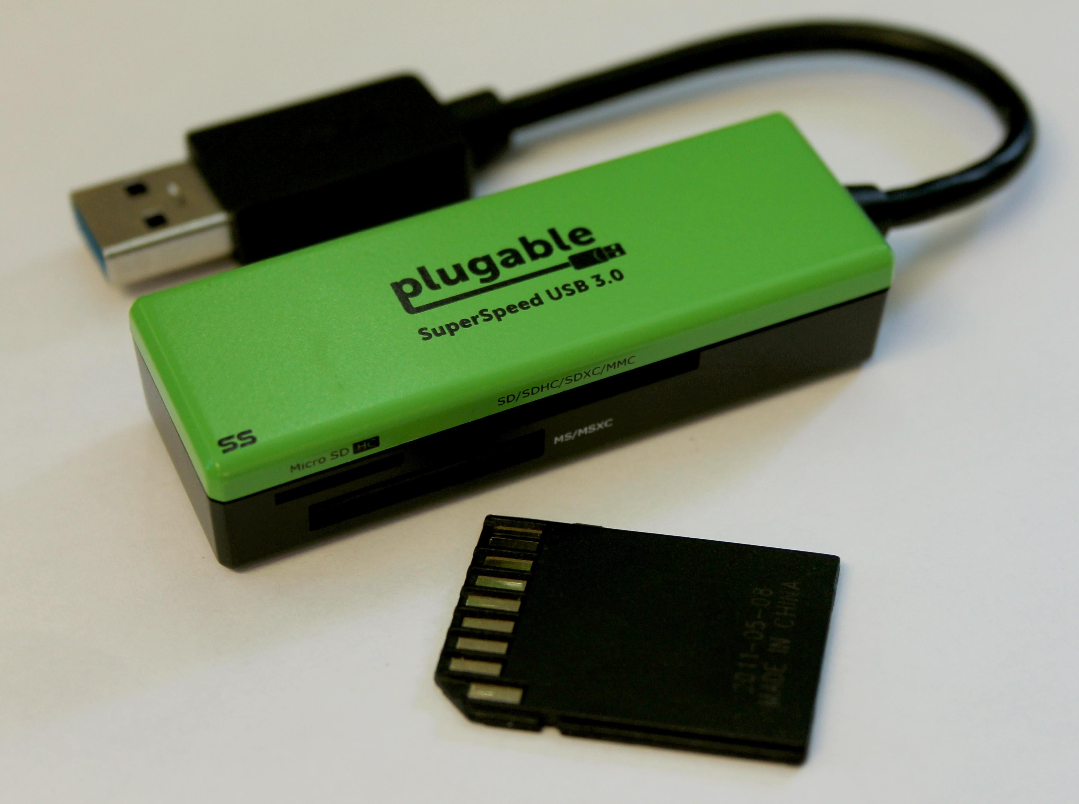plugable-usb-3-0-flash-memory-card-reader-usbg3-fcr01-versatile-media-reader image 7