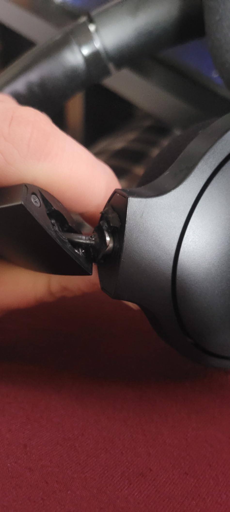 Great sound, but mic is not detachable