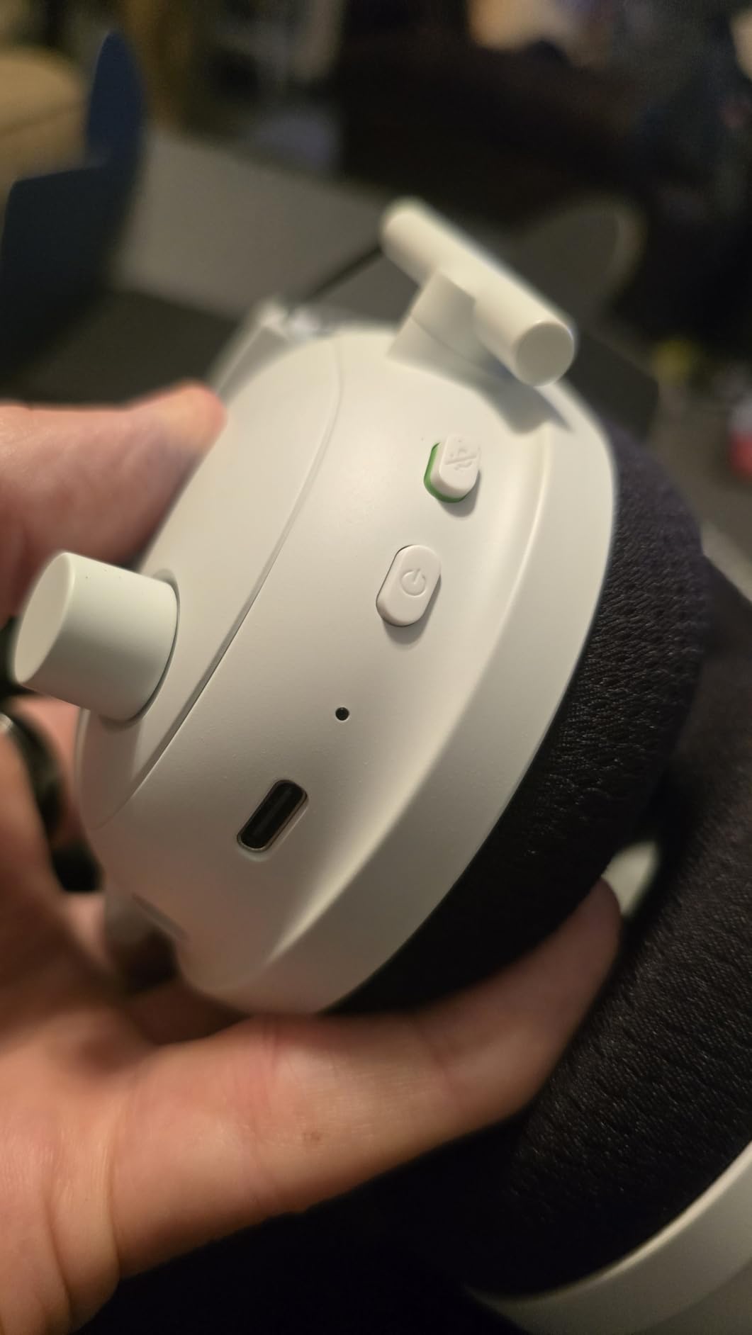 Good headset, but not perfect for glasses