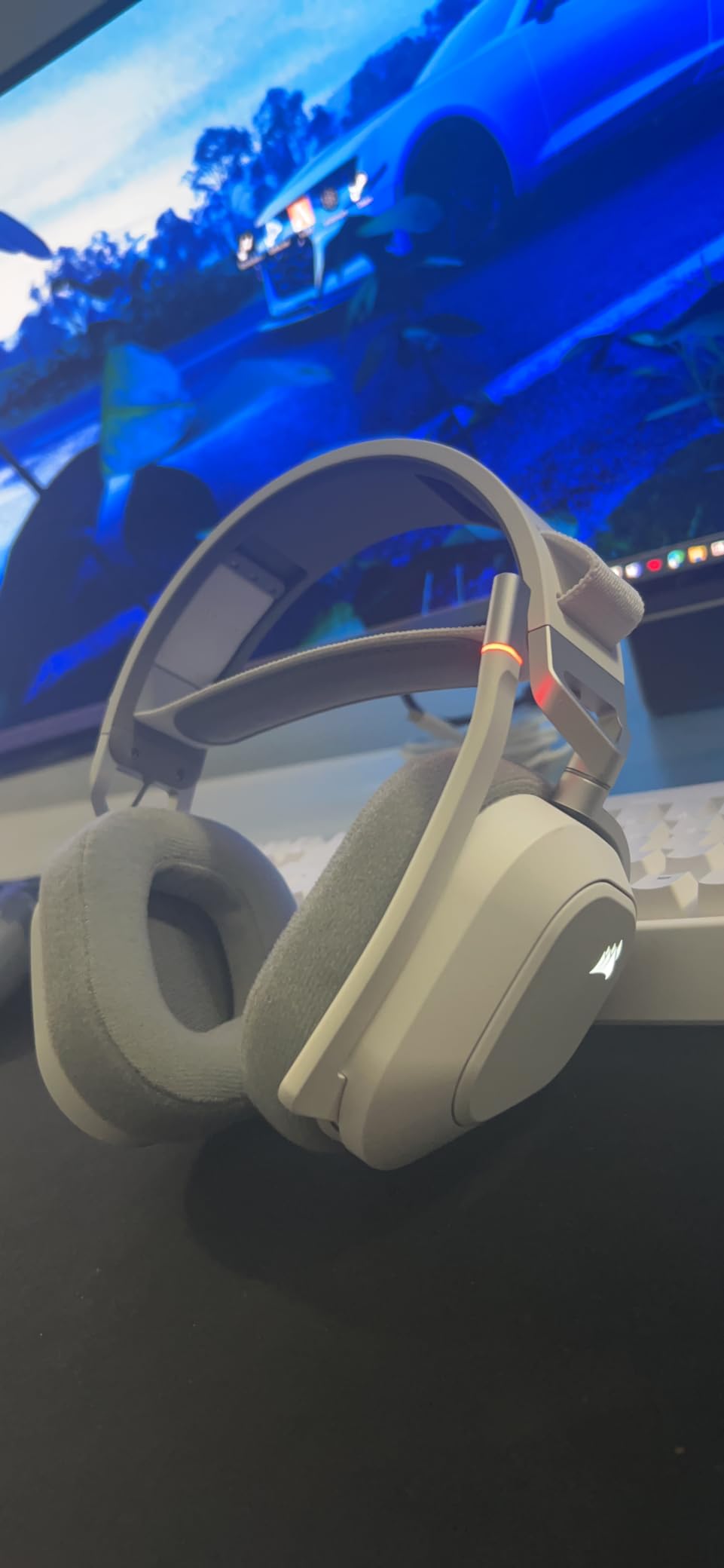 Good headset, heavy bass