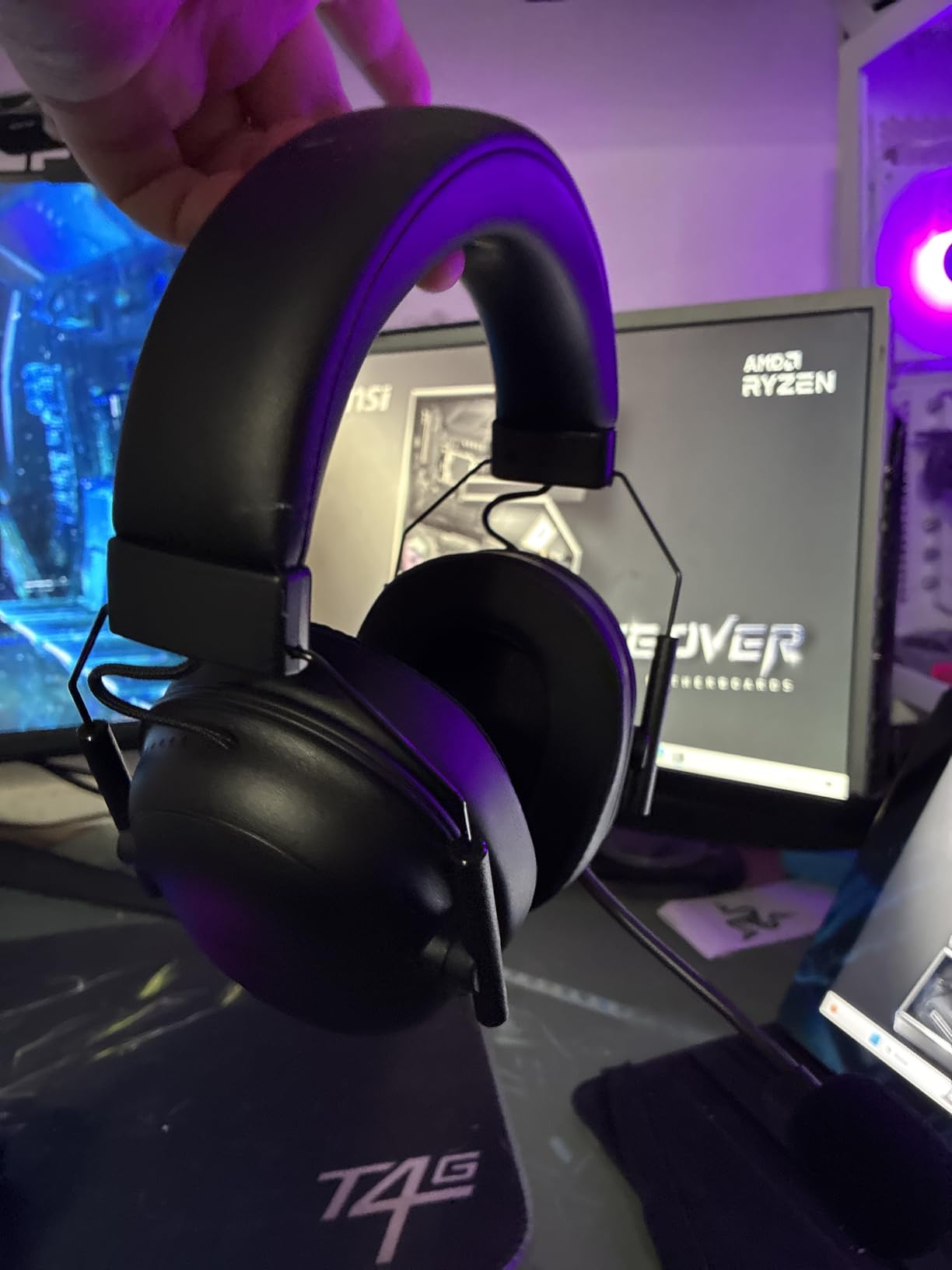 Solid wireless headset
