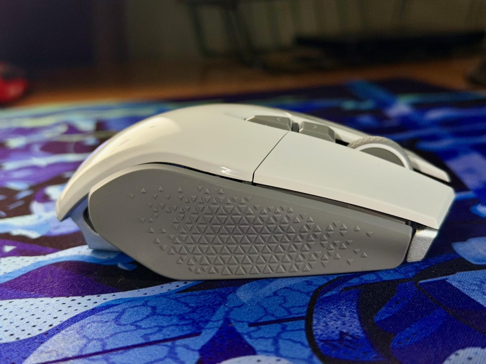 Great mouse, but takes getting used to