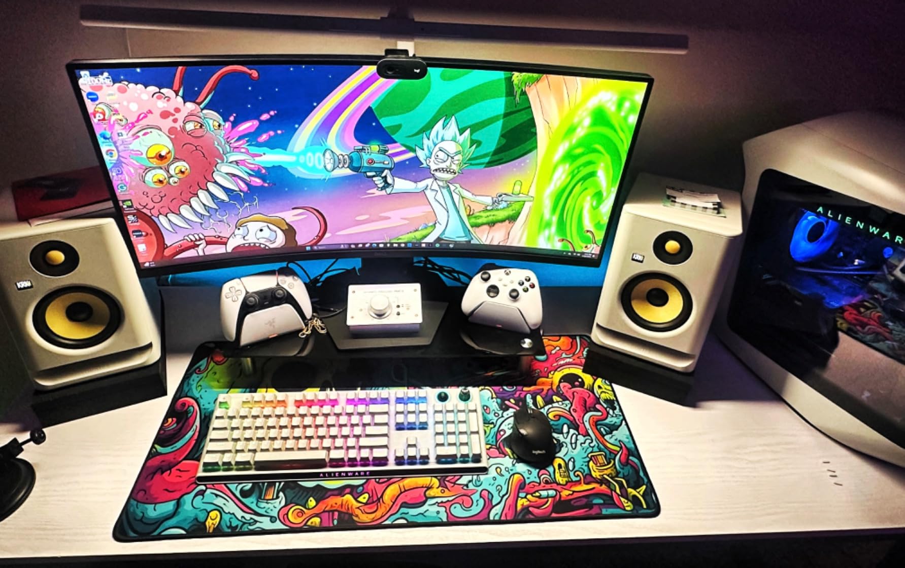 Good stand, but the cable is short