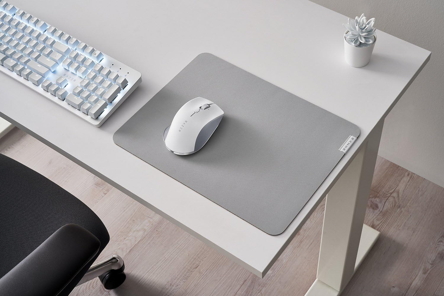 razer-pro-click-humanscale-wireless-mouse-ergonomic-multi-host-400-hour-battery image 4