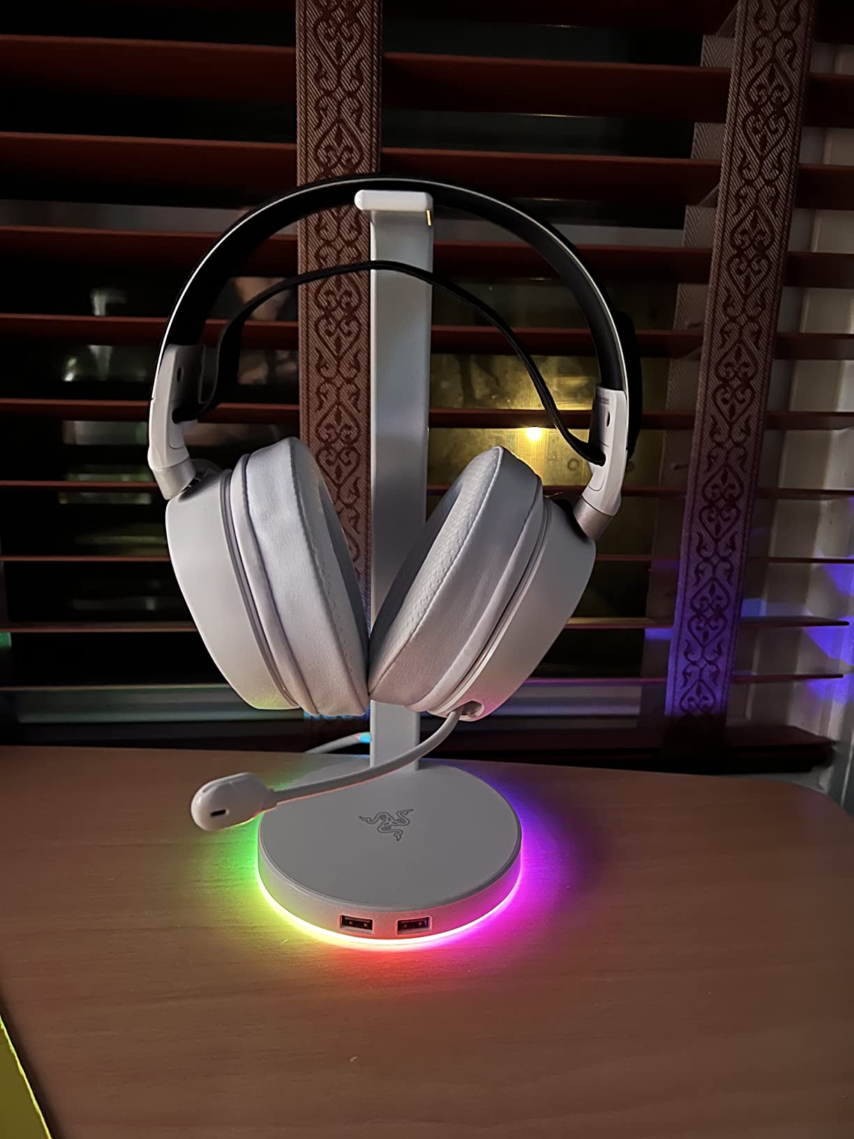 Great stand, but the hub is basic