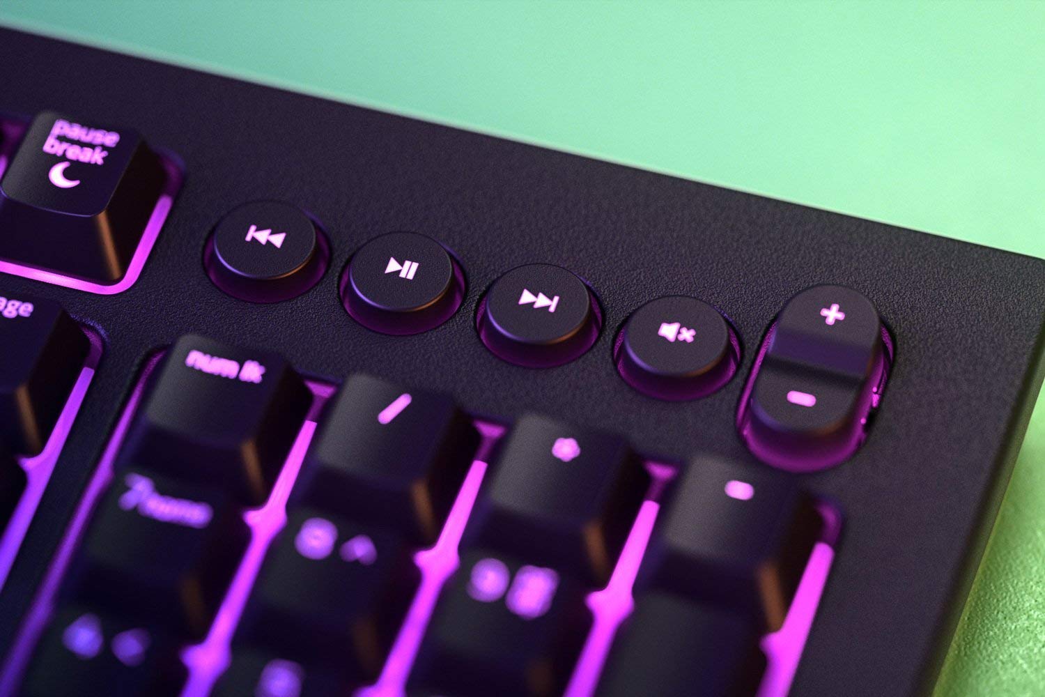 razer-cynosa-v2-gaming-keyboard-chroma-rgb-backlit-keys-spill-resistant-programm image 5