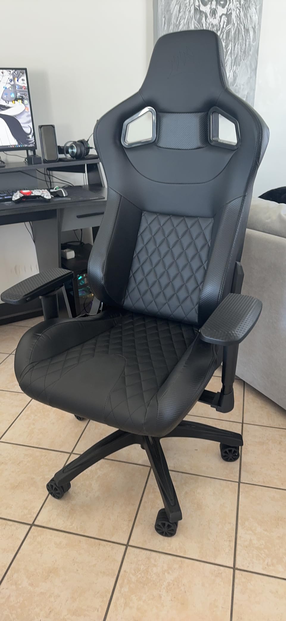 Solid chair, slight issue with assembly