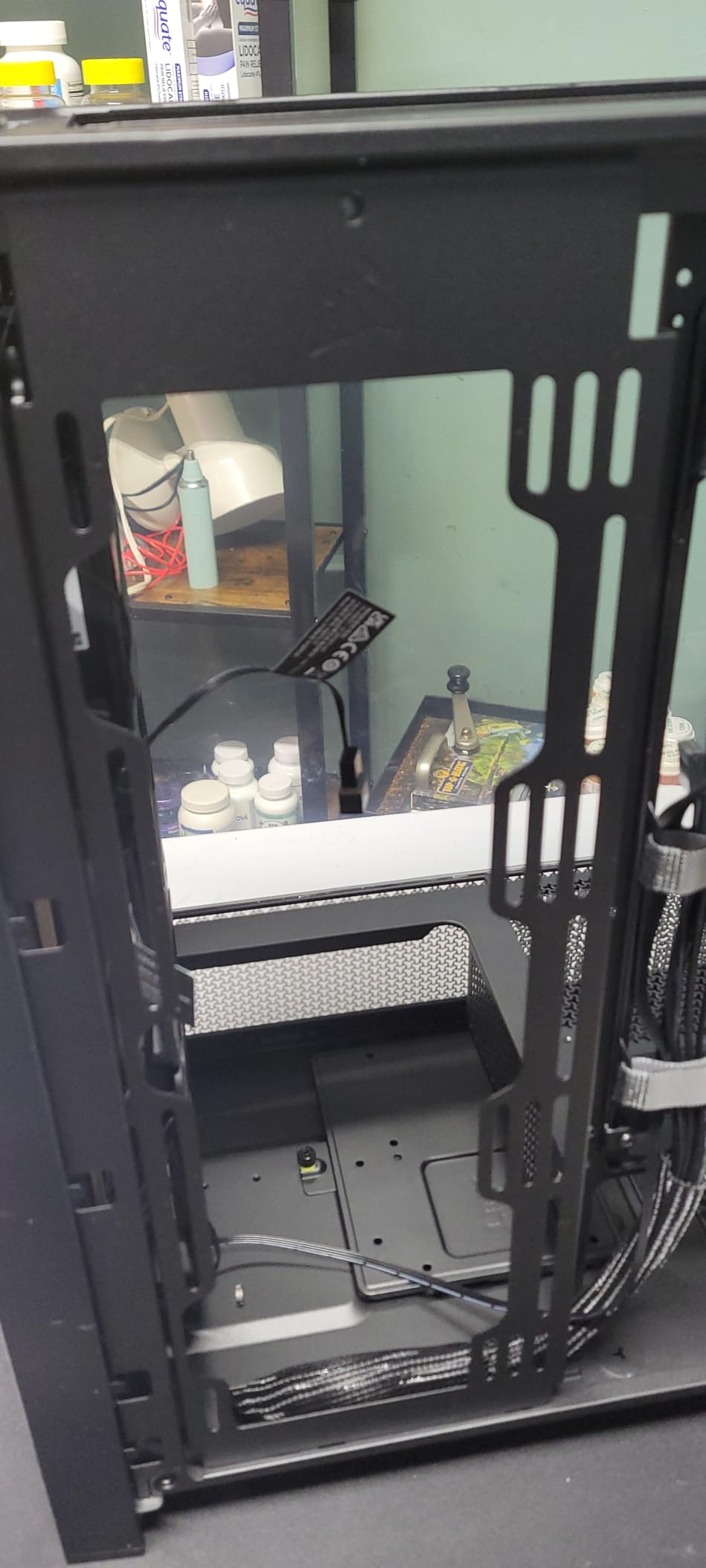 Good case, but two fans install upside down