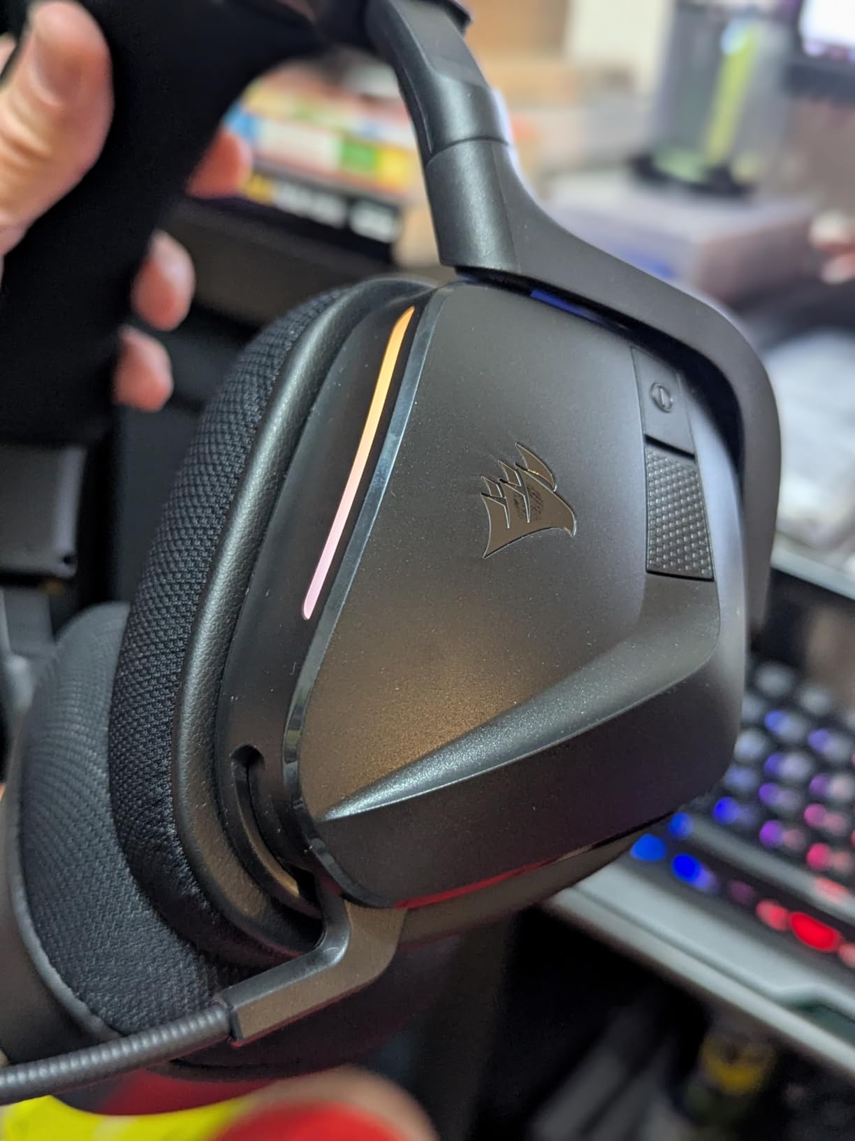 Good headset, but heavy for long sessions