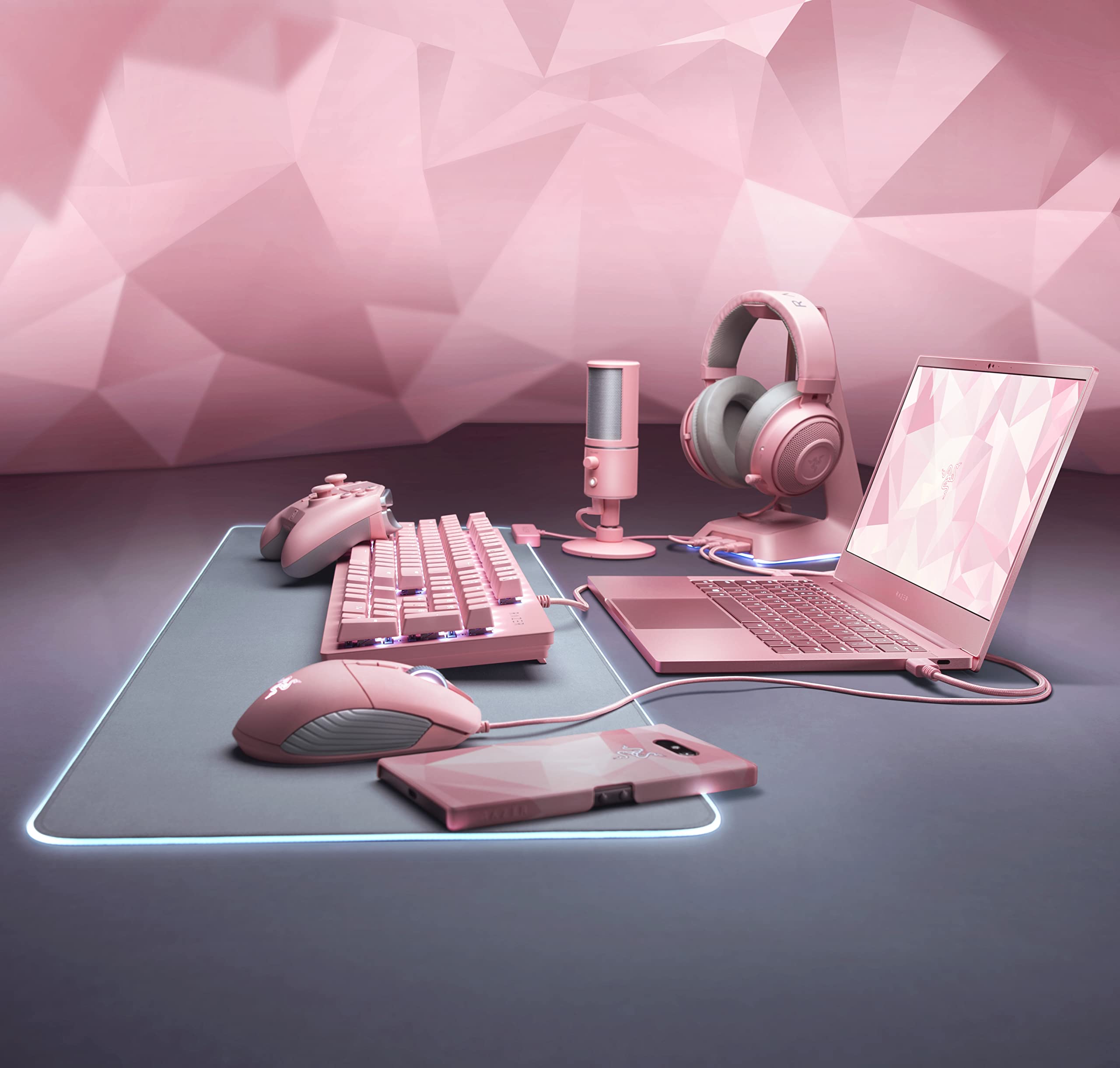 razer-goliathus-extended-chroma-gaming-mouse-pad-soft-cloth-chroma-rgb-lighting- image 2