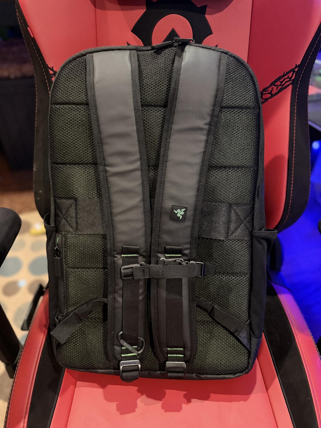 Average backpack, not ideal for everyday use