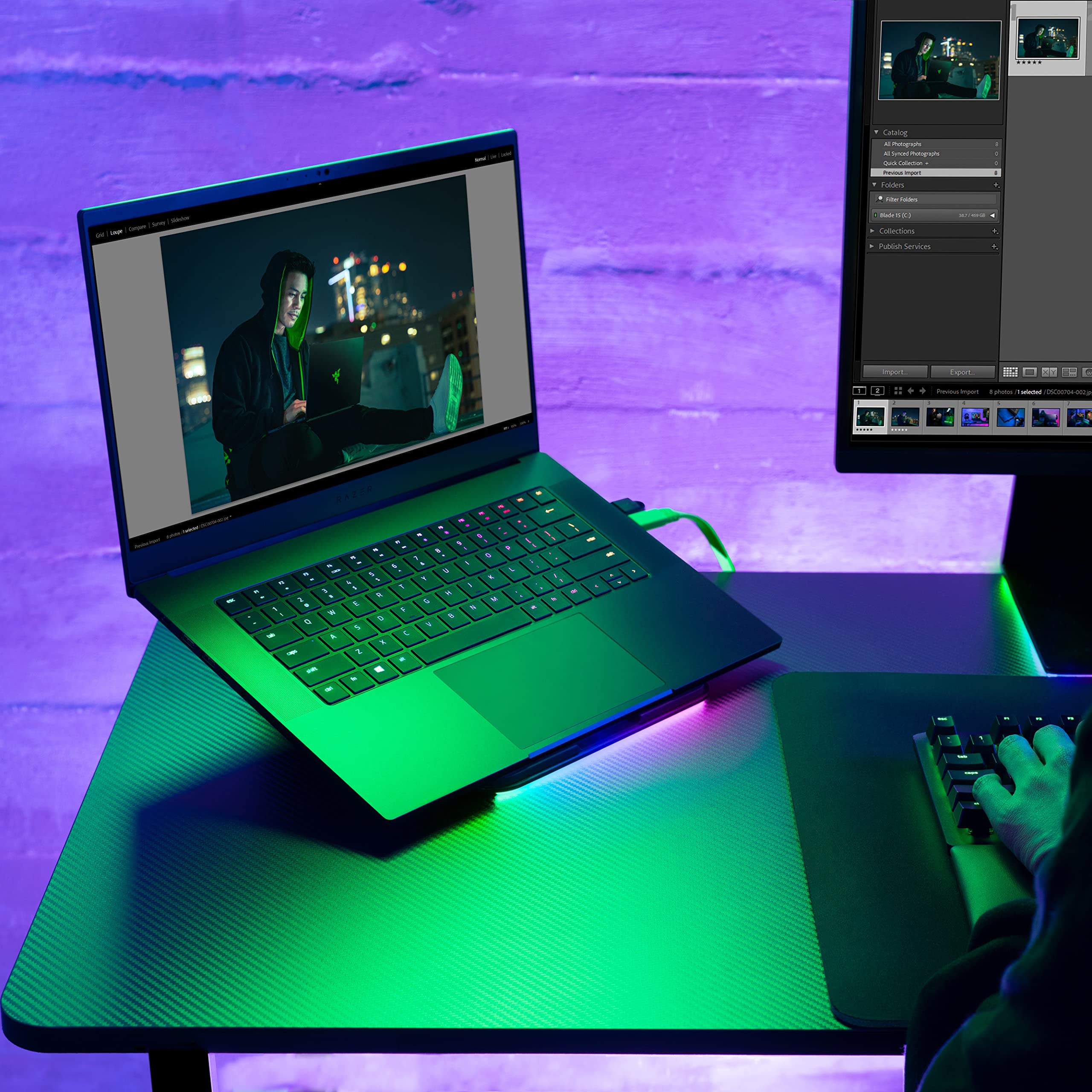 razer-laptop-stand-chroma-v2-with-usb-c-hub image 2