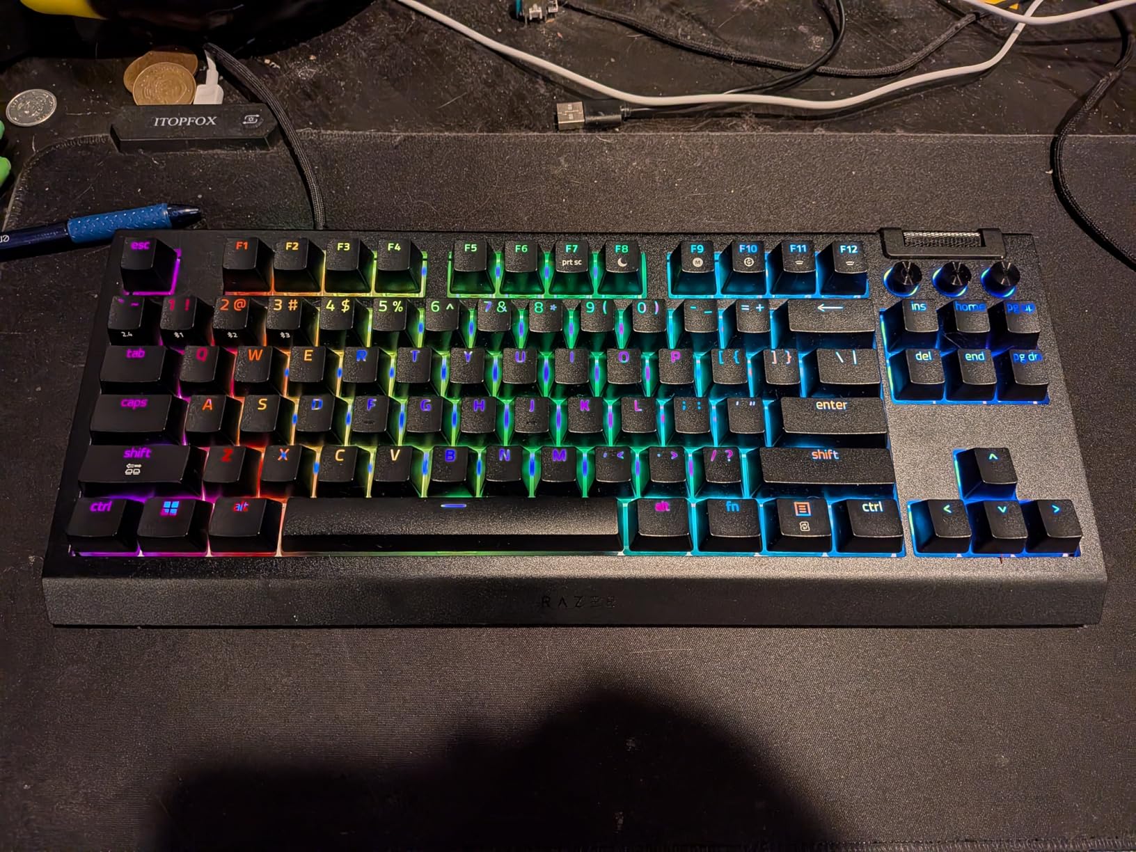 Solid build, but no USB passthrough