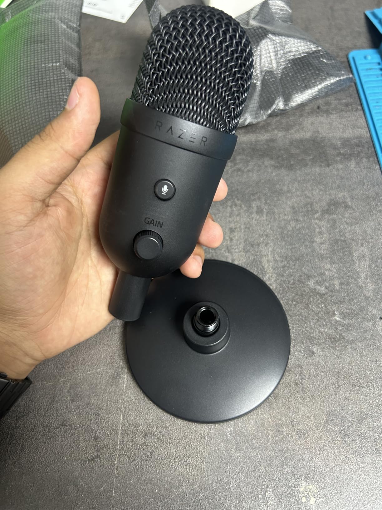 Good mic, but no mute button