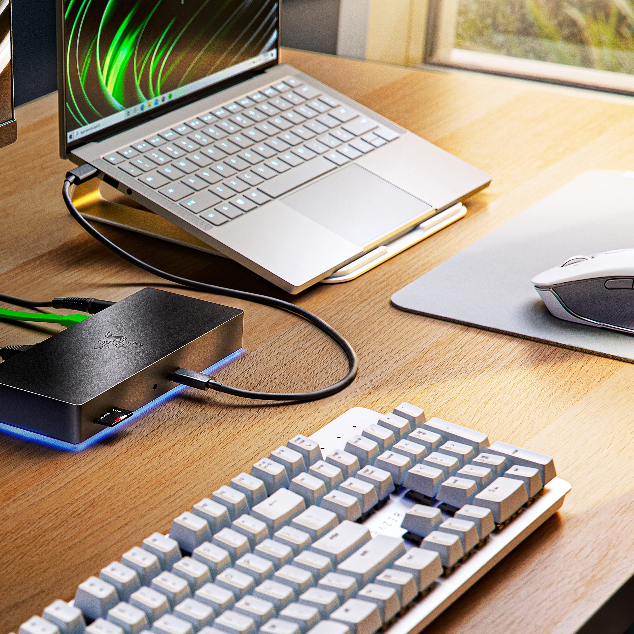 razer-laptop-stand-ergonomic-anodized-aluminum-mercury-white-for-laptops-up-to-1 image 2
