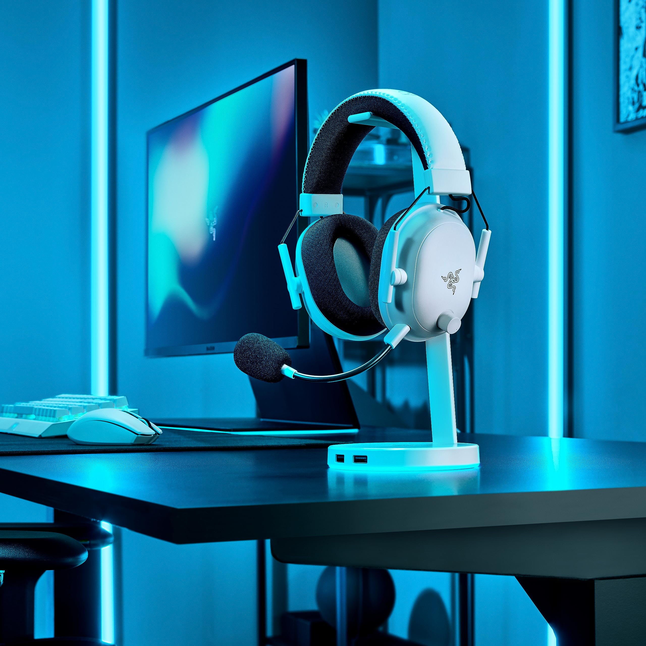 razer-base-station-v2-chroma-headphone-stand-rgb-usb-hub-3-5mm-dac-anti-slip-bas image 8