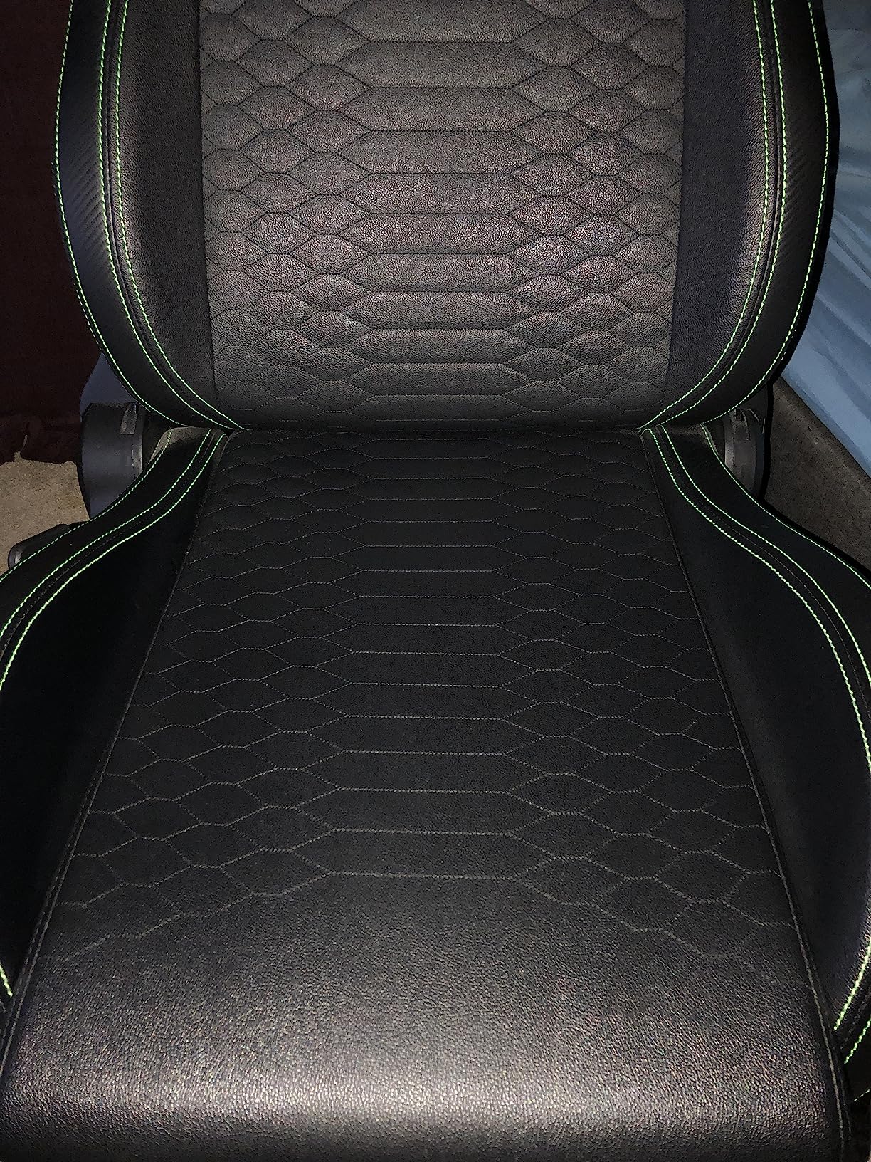 Good chair, but assembly is tricky