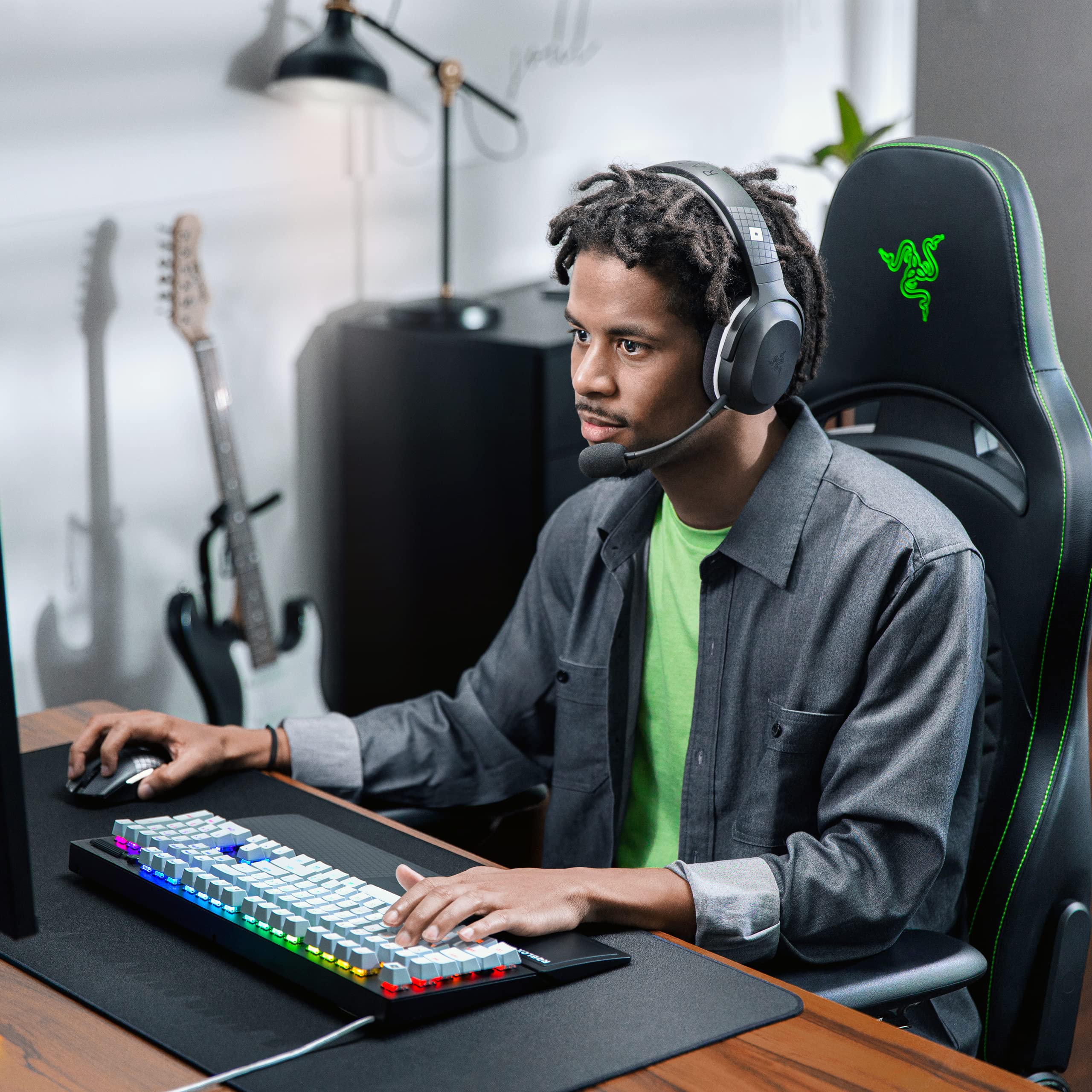 razer-blackwidow-v3-mechanical-gaming-keyboard-roblox-edition image 8