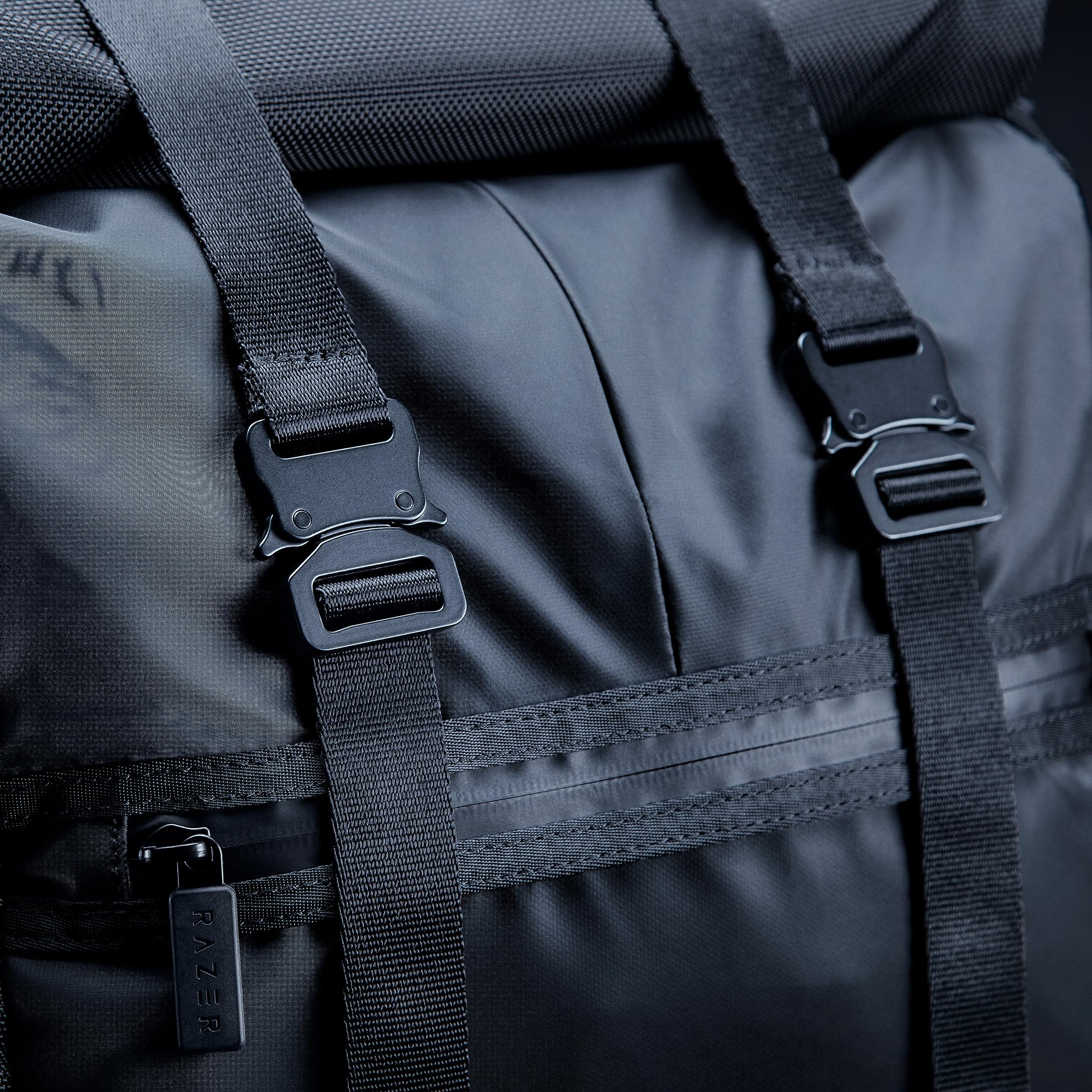 razer-recon-15-rolltop-backpack-water-abrasion-resistant-fits-15-laptops-waterpr image 7